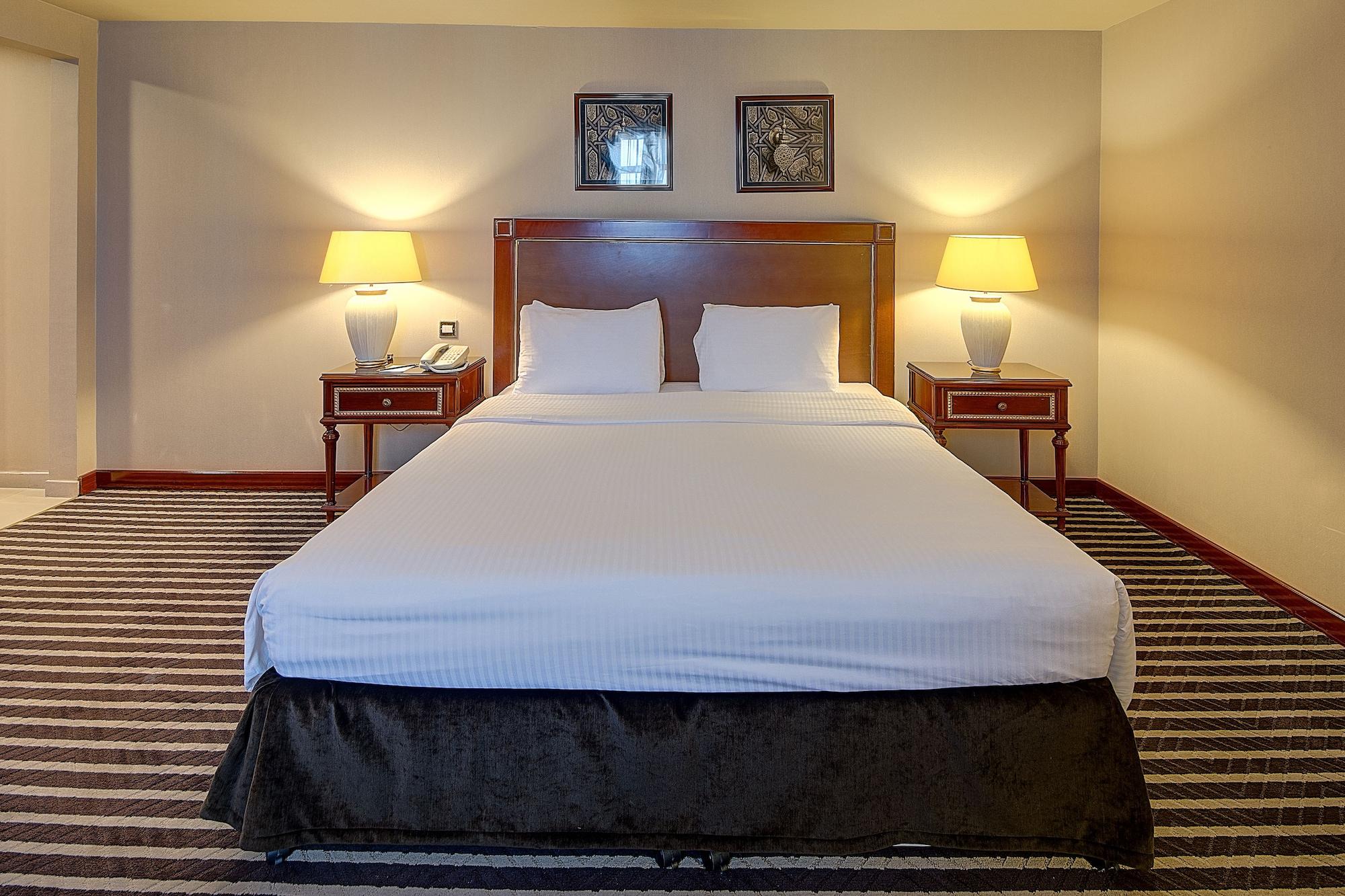 Royal Ascot Hotel Dubaï Extérieur photo